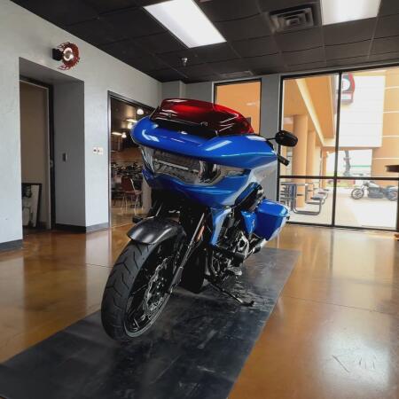 2026 Harley-Davidson® CVO Road Glide ST Electric Coast thumb 3