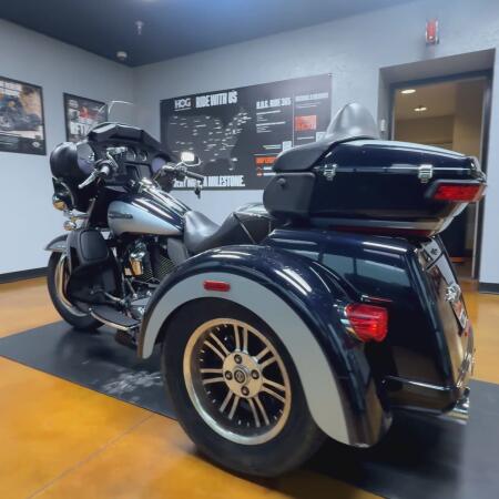 2020 Harley-Davidson® Tri Glide® Ultra Midnight Blue/Barracuda Silver thumb 3