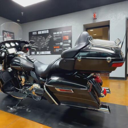 2016 Harley-Davidson® Ultra Limited Black Quartz thumb 3