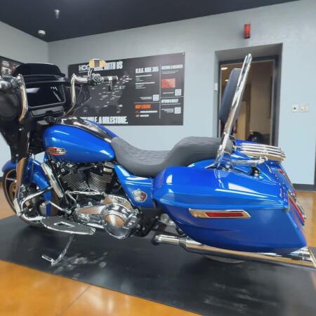 2025 Harley-Davidson® Street Glide® Blue Burst thumb 3