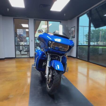 2018 Harley-Davidson® Road Glide® Ultra Electric Blue thumb 3