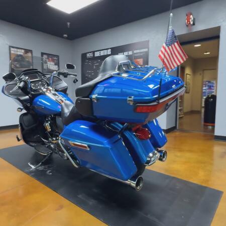 2018 Harley-Davidson® Road Glide® Ultra Electric Blue thumb 0