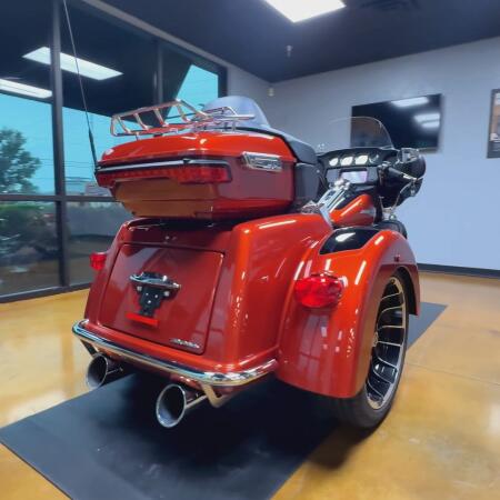 2025 Harley-Davidson® Tri Glide® Ultra Whiskey Fire / Vivid Black thumb 1