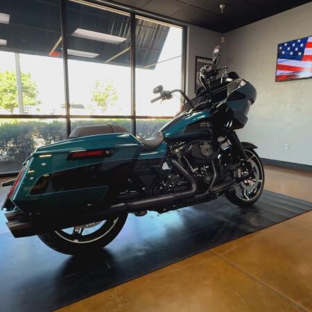 2026 Harley-Davidson® Road Glide® Teal Thunder / Vivid Black Black Trim thumb 2