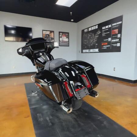 2026 Harley-Davidson® Street Glide® Olive Steel Metallic / Vivid Black Black Trim thumb 2