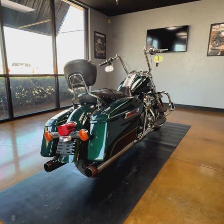 2016 Harley-Davidson® Road King® Two-Tone Deep Jade Pearl/Vivid Black thumb 1