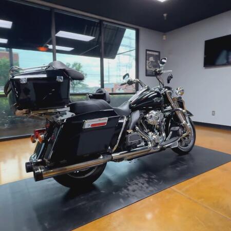 2011 Harley-Davidson® Road King® Classic BLACK W/PINSTRIPE thumb 1