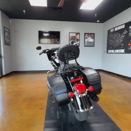 2019 Harley-Davidson® Heritage Classic 114 Vivid Black thumb 0