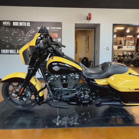 2023 Harley-Davidson® Street Glide® Special Industrial Yellow/Vivid Black - Black Finish thumb 2