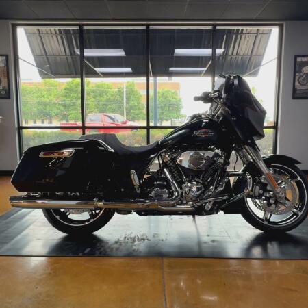 2026 Harley-Davidson® Street Glide® Olive Steel Metallic / Vivid Black Black Trim thumb 0