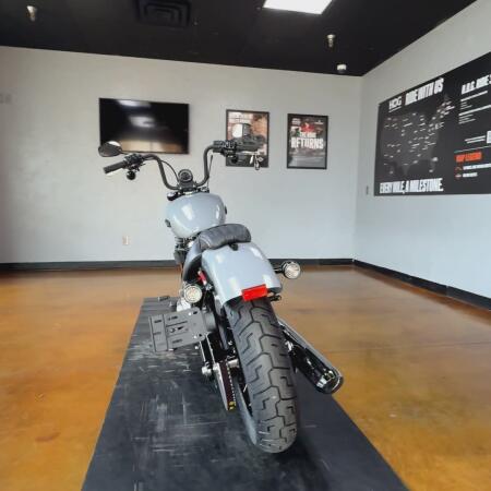 2026 Harley-Davidson® Street Bob® Dark Billiard Gray thumb 2