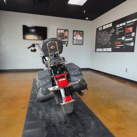 2016 Harley-Davidson® Heritage Softail® Classic Vivid Black thumb 2