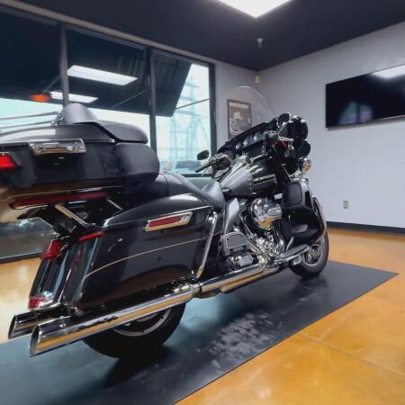 2016 Harley-Davidson® Ultra Limited Black Quartz thumb 1