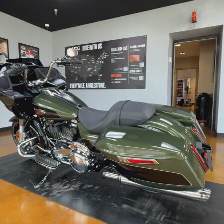 2026 Harley-Davidson® Road Glide® Olive Gold/Black Tempest thumb 1