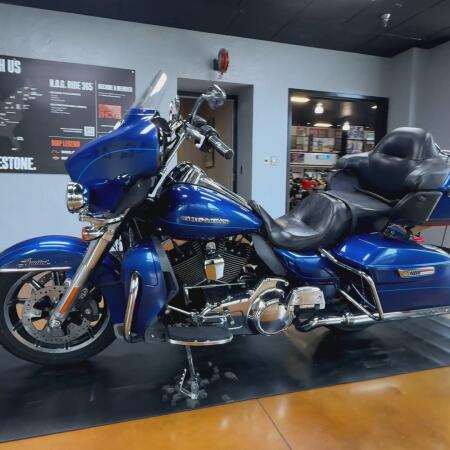 2015 Harley-Davidson® Ultra Limited Low Superior Blue thumb 2