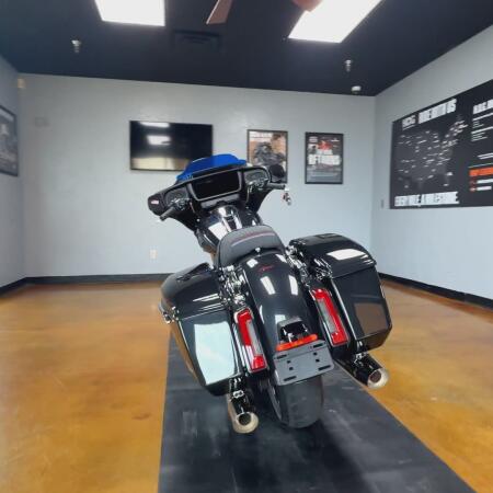2026 Harley-Davidson® Street Glide® Midnight Ember Chrome Trim thumb 2
