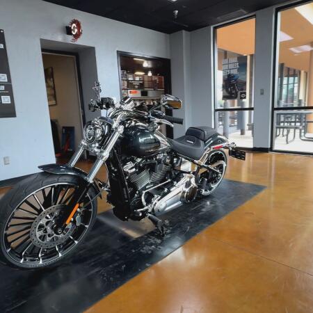2026 Harley-Davidson® Breakout® Iron Horse Metallic Chrome Trim thumb 2