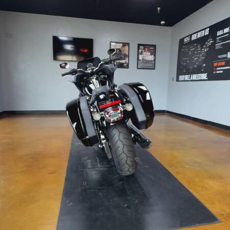 2026 Harley-Davidson® Low Rider® ST Vivid Black Black Trim thumb 0