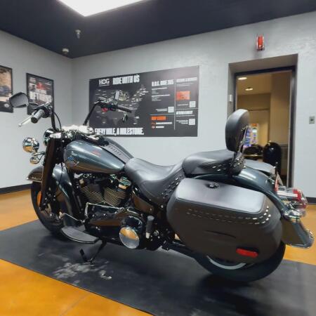 2025 Harley-Davidson® Heritage Classic Iron Horse Metallic Black Trim thumb 1