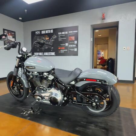 2026 Harley-Davidson® Street Bob® Dark Billiard Gray thumb 3