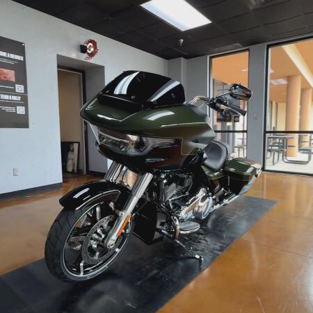 2026 Harley-Davidson® Road Glide® Olive Gold/Black Tempest thumb 3