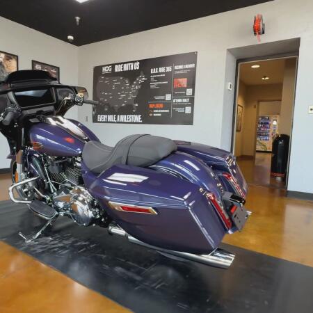 2026 Harley-Davidson® Street Glide® Purple Abyss Black Trim thumb 3