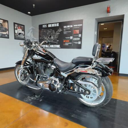 2025 Harley-Davidson® Fat Boy® Vivid Black thumb 3