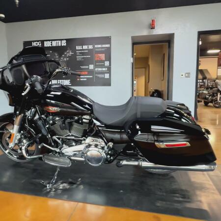 2026 Harley-Davidson® Street Glide® Olive Steel Metallic / Vivid Black Black Trim thumb 3