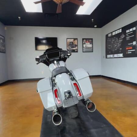 2025 Harley-Davidson® Street Glide® Billiard Gray thumb 2