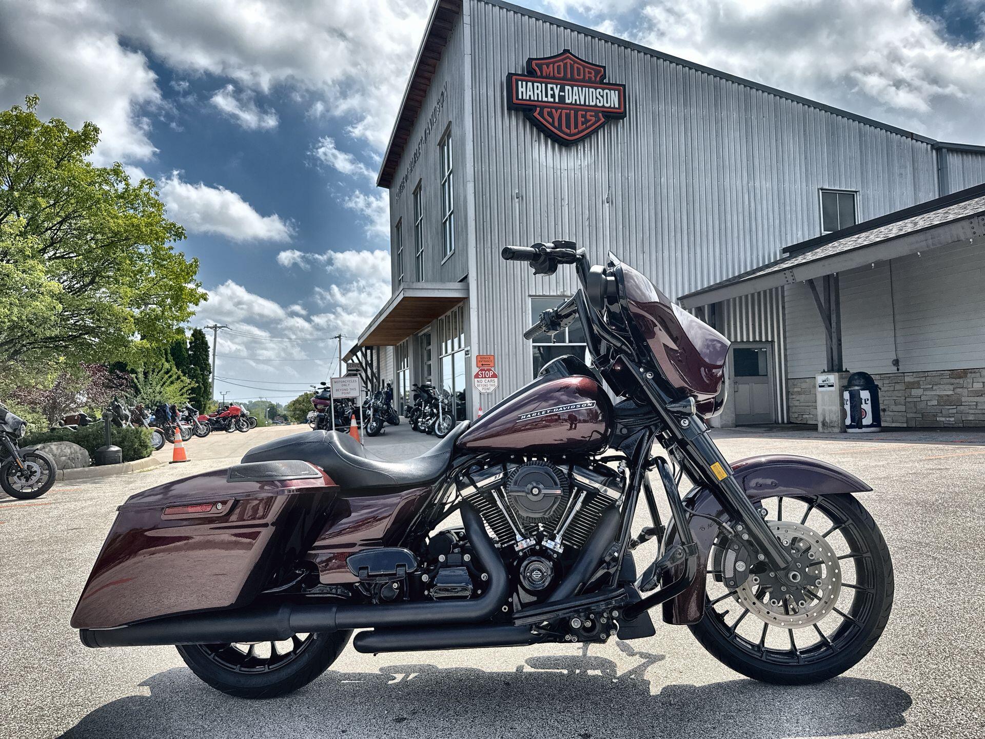 2018 Harley-Davidson® Street Glide® Special Twisted Cherry