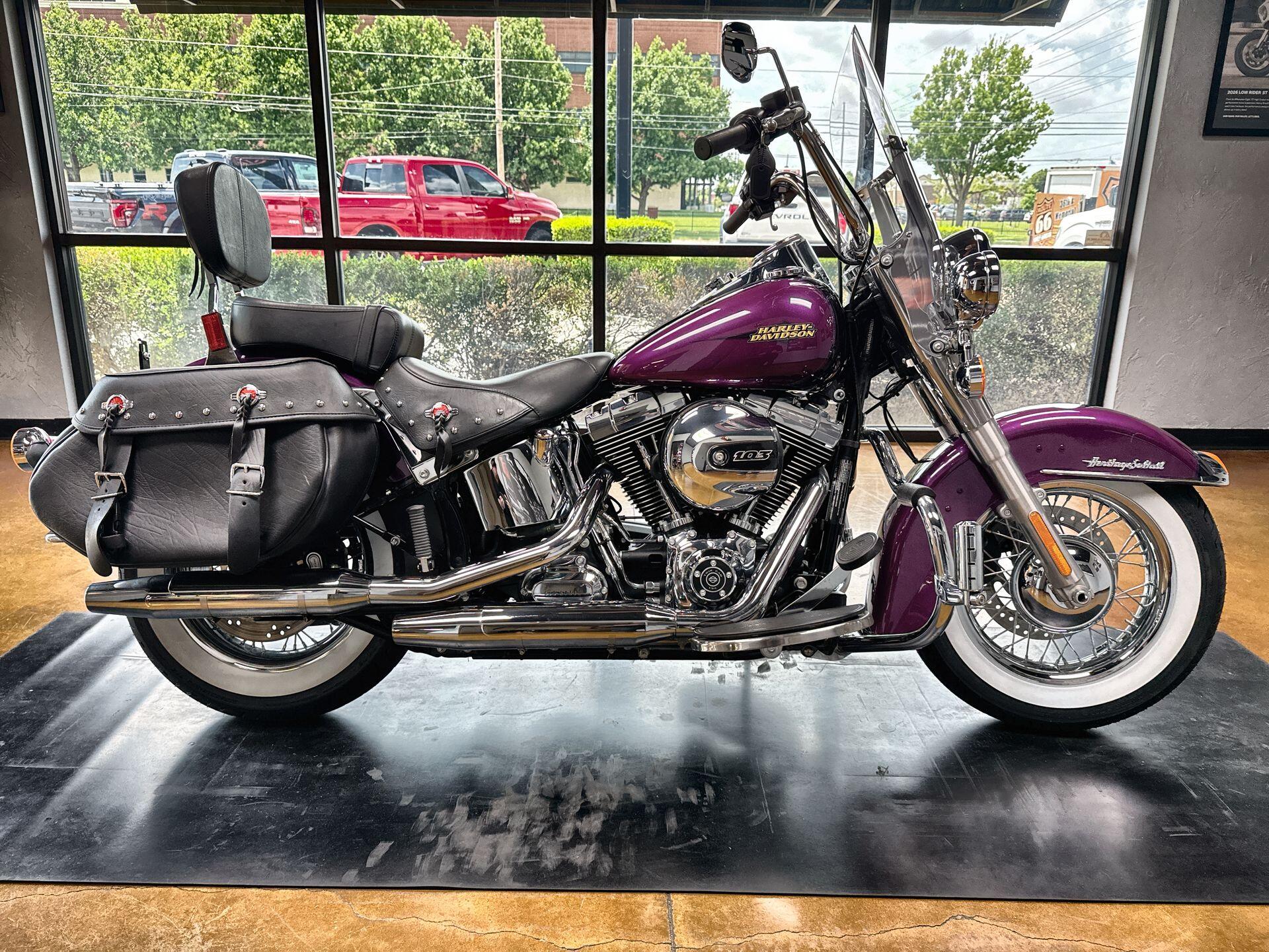 2016 Harley-Davidson® Heritage Softail® Classic PRPLFR/BLKBY SM W/PINSTRIPE