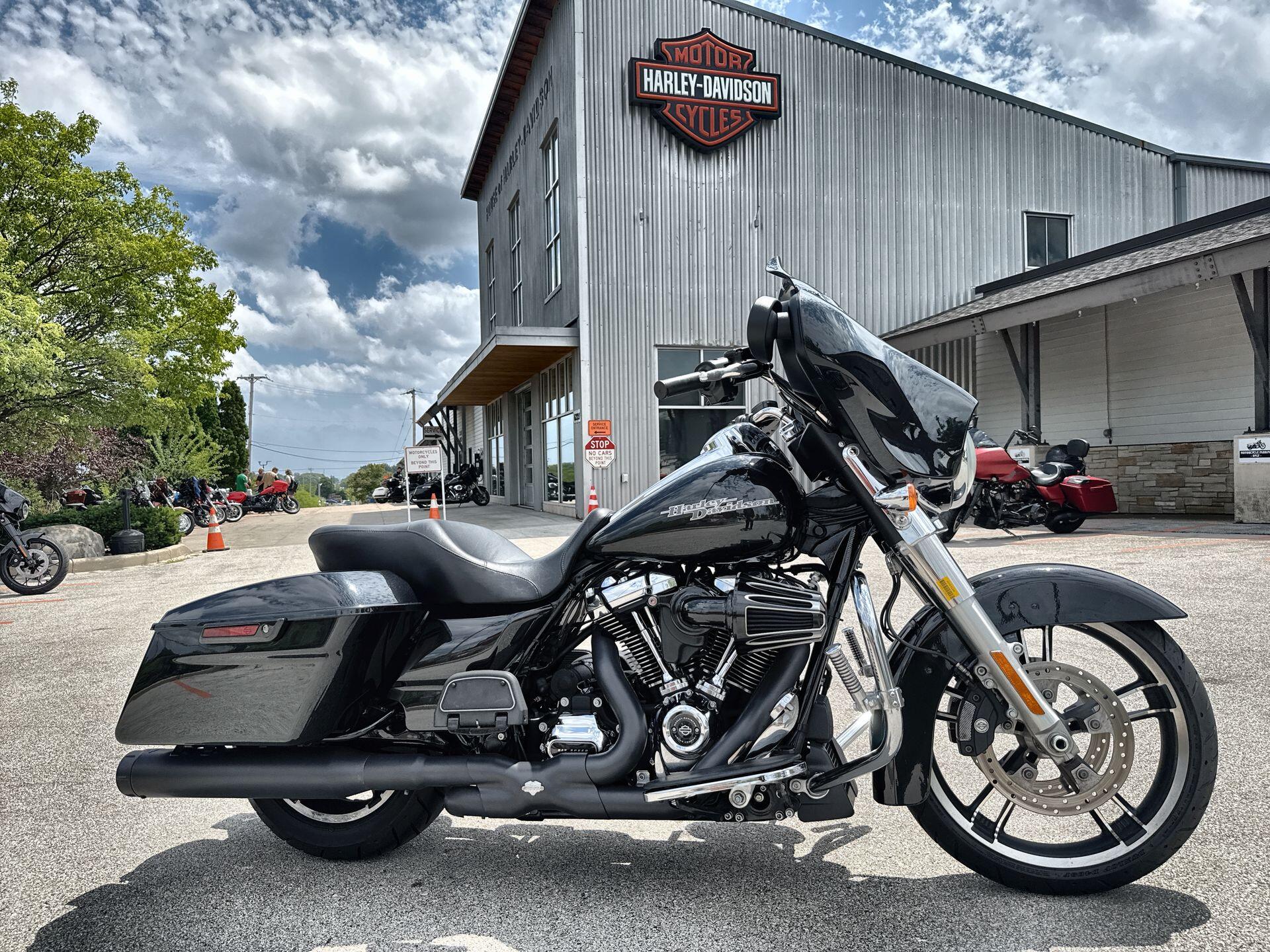 2018 Harley-Davidson® Street Glide® Black Tempest