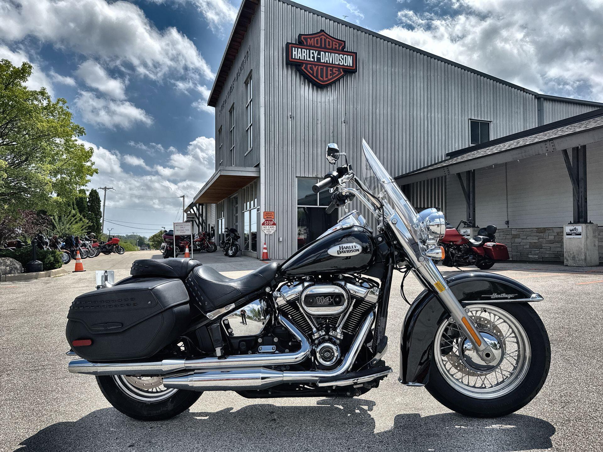 2023 Harley-Davidson® Heritage Classic Vivid Black