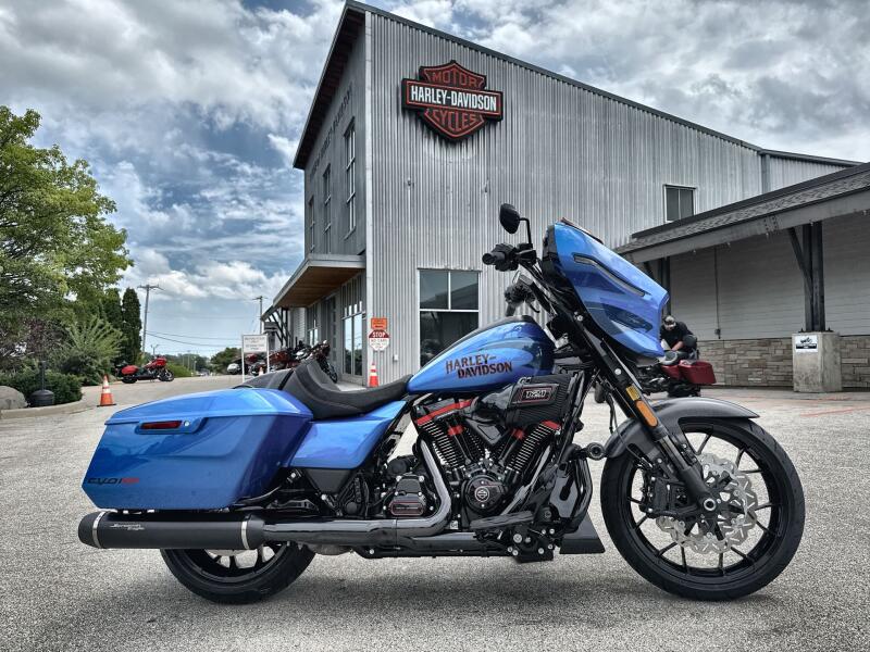 2026 Harley-Davidson® CVO Street Glide ST Electric Coast