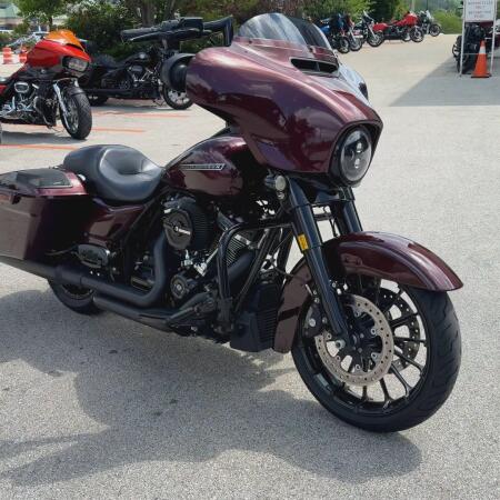 2018 Harley-Davidson® Street Glide® Special Twisted Cherry thumb 3