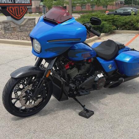 2026 Harley-Davidson® CVO Street Glide ST Electric Coast thumb 1