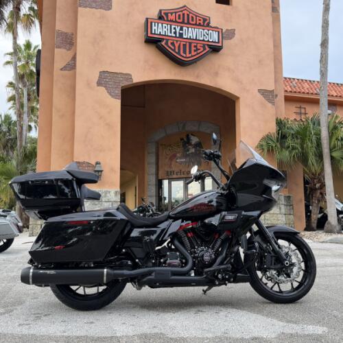 Harley-Davidson® CVO™ Road Glide® ST 2024 thumb 3
