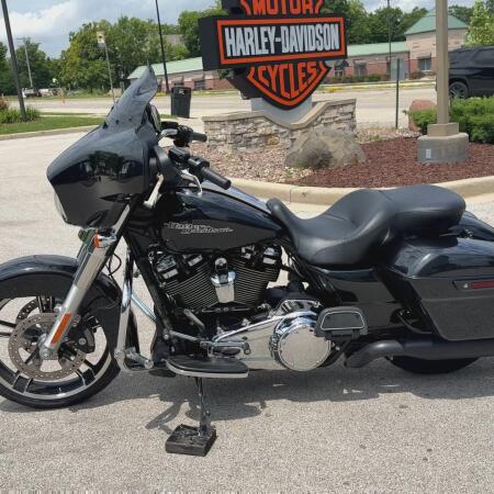 2018 Harley-Davidson® Street Glide® Black Tempest thumb 0