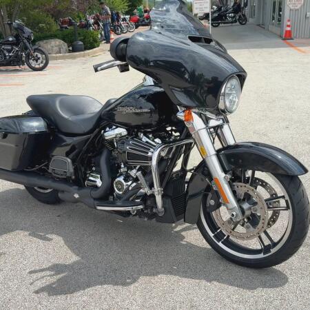 2018 Harley-Davidson® Street Glide® Black Tempest thumb 3