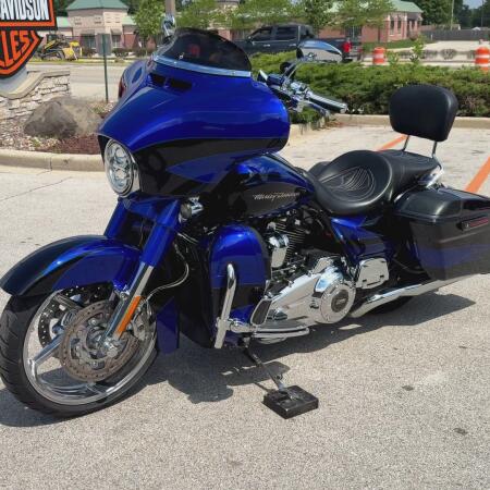 2017 Harley-Davidson® CVO™ Street Glide® Candy Cobalt/Indigo Ink with Mirror Chrome Aggressor Wheels thumb 1