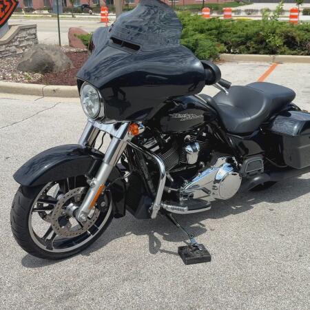 2018 Harley-Davidson® Street Glide® Black Tempest thumb 1