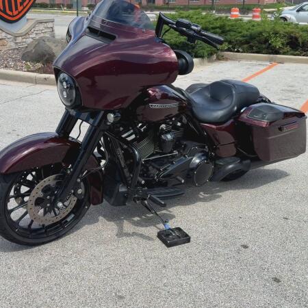 2018 Harley-Davidson® Street Glide® Special Twisted Cherry thumb 1