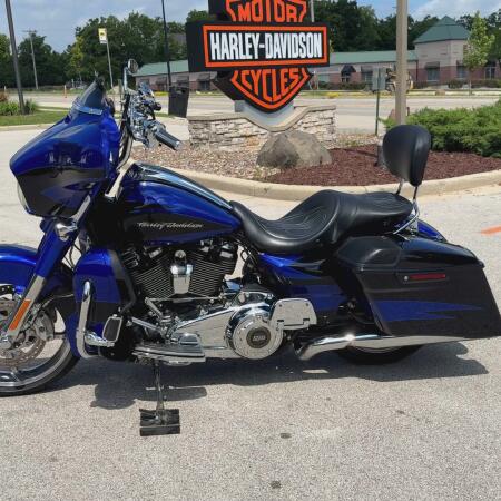 2017 Harley-Davidson® CVO™ Street Glide® Candy Cobalt/Indigo Ink with Mirror Chrome Aggressor Wheels thumb 0