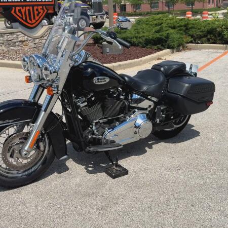 2023 Harley-Davidson® Heritage Classic Vivid Black thumb 1