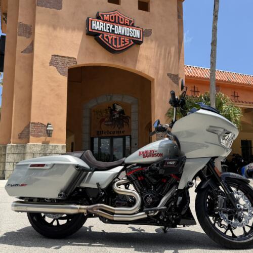 Harley-Davidson® CVO™ Road Glide™ ST 2025 thumb 3