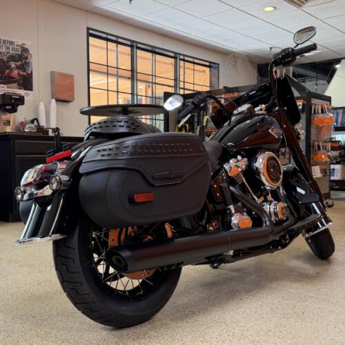 Harley-Davidson® Heritage Classic® 2026 thumb 2