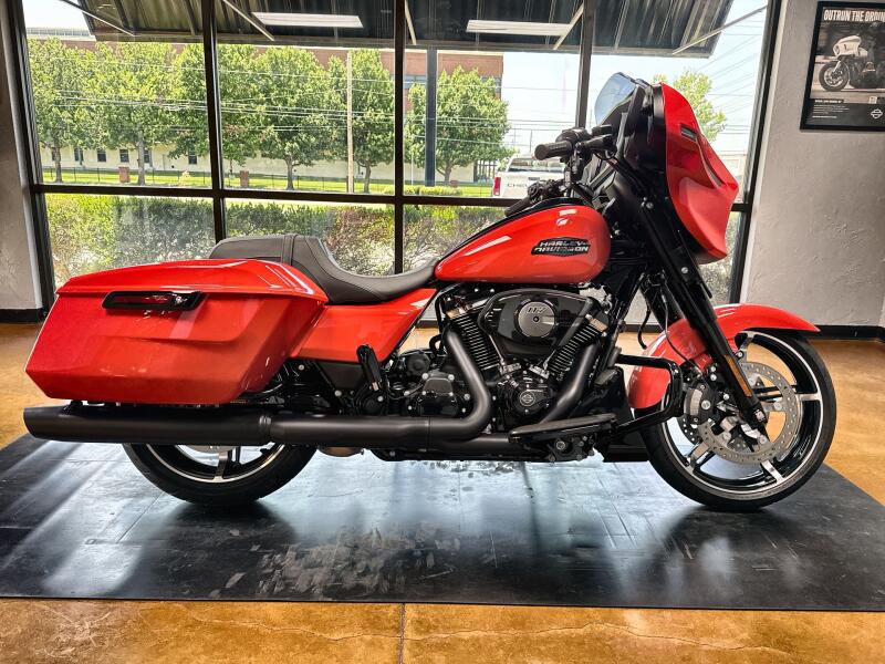 2026 Harley-Davidson® Street Glide® Blood Orange Black Trim