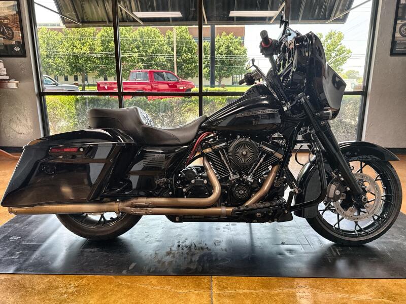 2020 Harley-Davidson® Street Glide® Special Vivid Black - Black Finish
