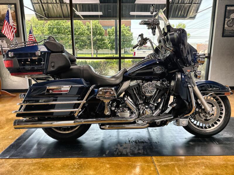 2013 Harley-Davidson® Ultra Classic® Electra Glide® BIG BLUE/V BLK W/ PINSTRIPE