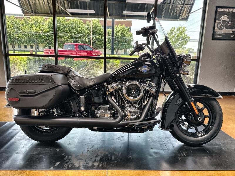 2026 Harley-Davidson® Heritage Classic Vivid Black - Black Finish